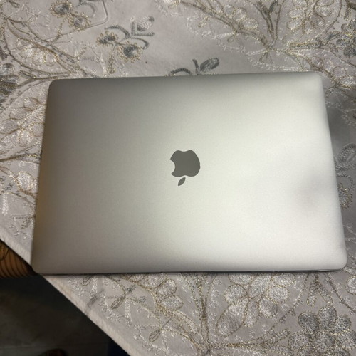 Apple M1 Laptop 8GB RAM 256GB SSD like new