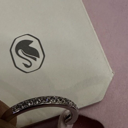 Swarovski silver earring new with crystals