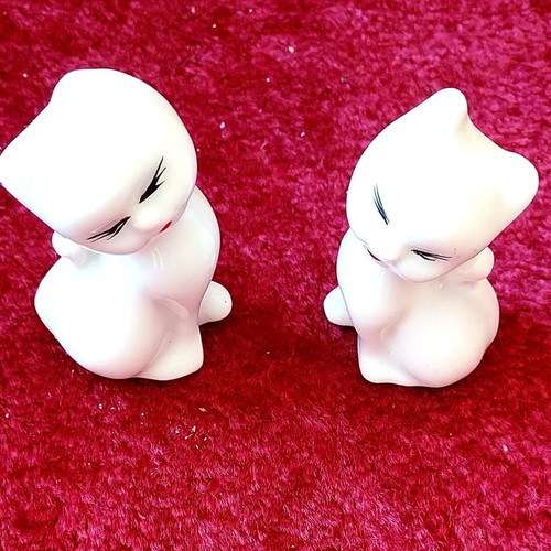 Porcelain cat figurines vintage set, like new