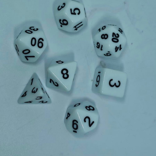Set of 7 white polyhedral RPG dice like new with fabric pouch