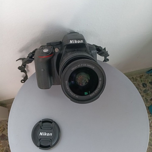 Nikon D5300 DSLR like new with 18-55mm lens