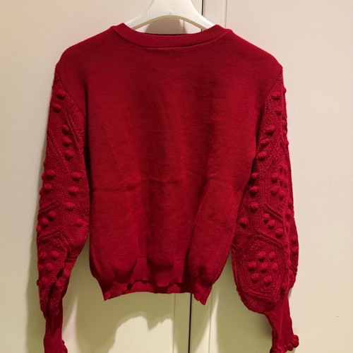 Knitted sweaters like new, lilac and red, one size