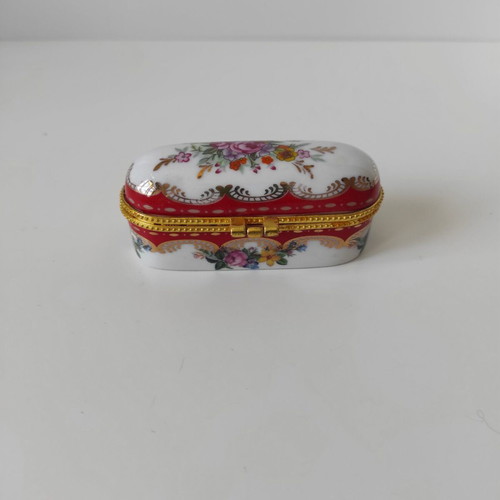 Limoges porcelain trinket box like new with floral design