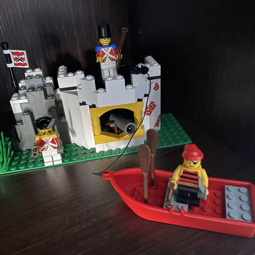 Lego 6266 Canon Cave set, complete