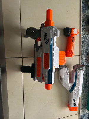 Nerf pistols and accessories set like new