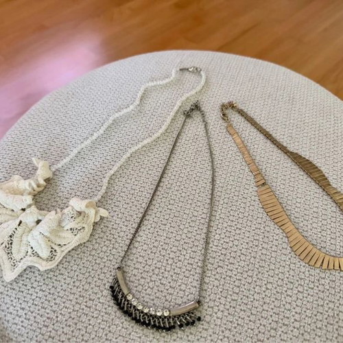 Set of 3 necklaces like new