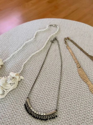 Set of 3 necklaces like new