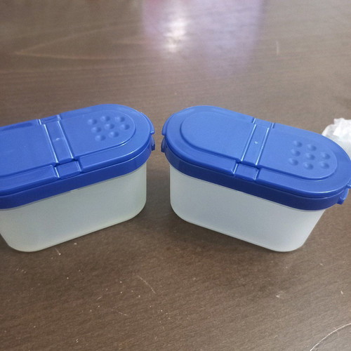 Taperware salt and pepper containers new, set of 2