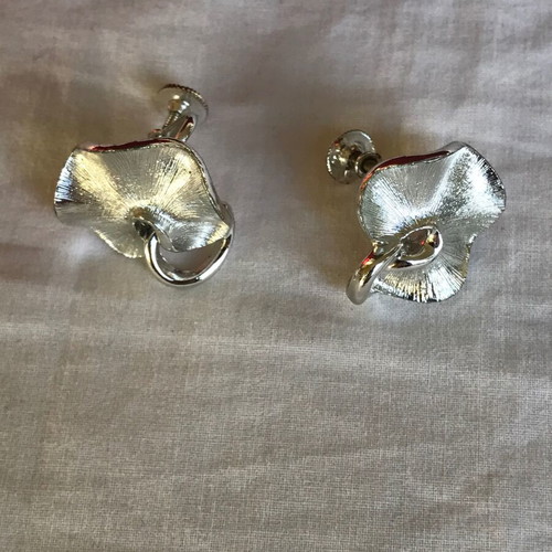Lisner earrings silver vintage like new, screw back