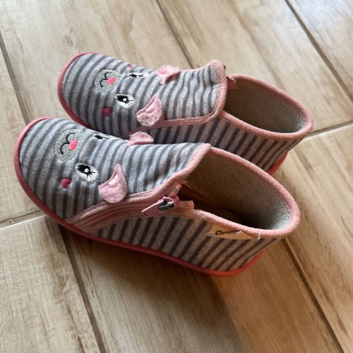 Totti children's anatomical slippers used, size 27, grey striped with pink details