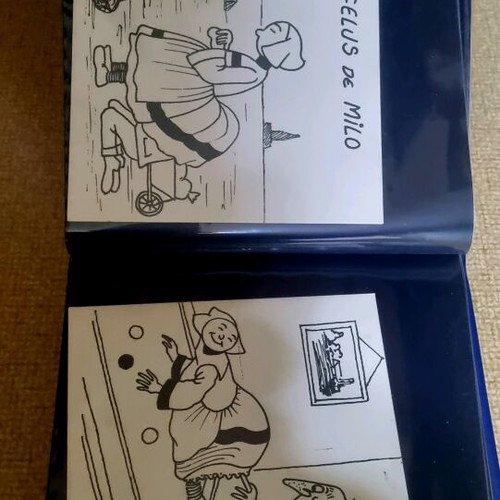 Children's cards like new, collection of 80 with leather-bound album