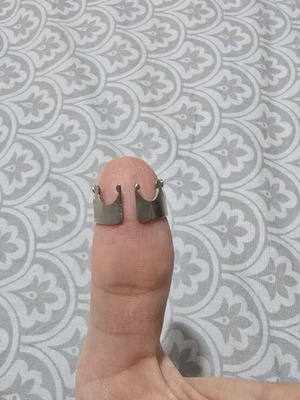 Adjustable crown ring like new, silver color