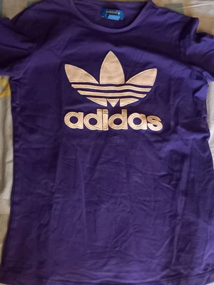 Adidas purple t-shirt with embroidered logo like new, size M