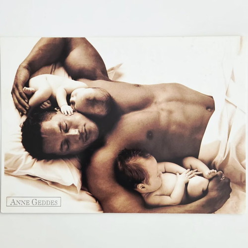 Postcard by Anne Geddes like new, 18×13cm