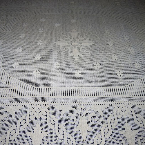 Large handmade crochet tablecloth like new