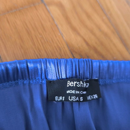 Bershka crop top like new, size S