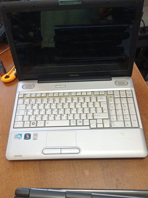 Φορητός υπολογιστής Toshiba Satellite σαν καινούργιος με Intel επεξεργαστή και κάμερα