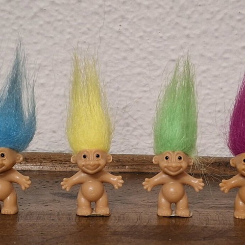 Set of 4 Vintage Trolls Russ 1992 like new