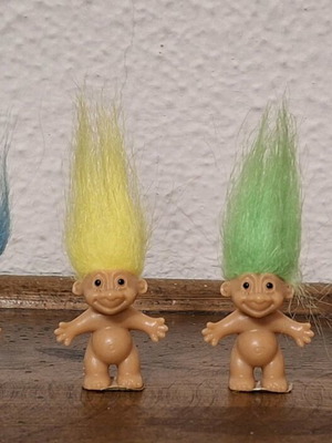 Set of 4 Vintage Trolls Russ 1992 like new