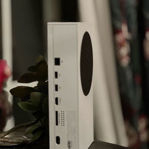 Xbox Series S σαν καινούργιο 500GB με 2 χειριστήρια