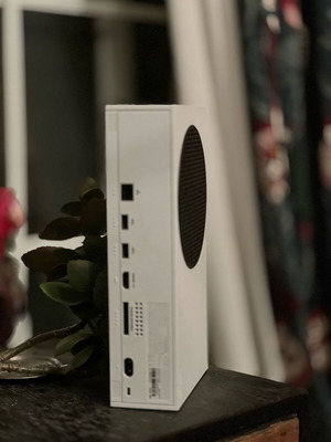Xbox Series S σαν καινούργιο 500GB με 2 χειριστήρια