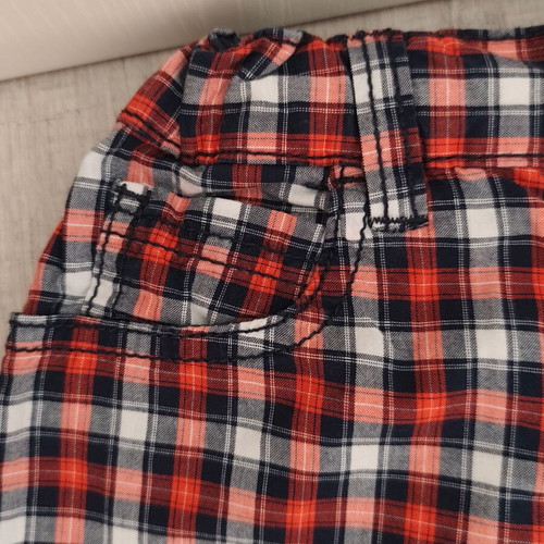 Benetton boys' short plaid fabric, like new, age 3-4
