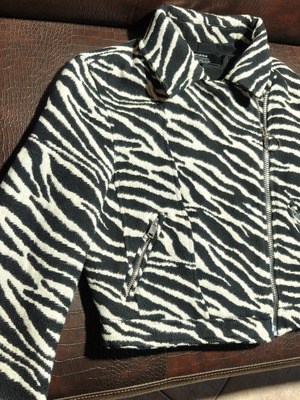 Zebra set size Small, like new, soft fabric