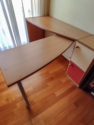 Γραφείο Modeco με ντουλάπια σαν καινούργιο, διπλό για εργασία