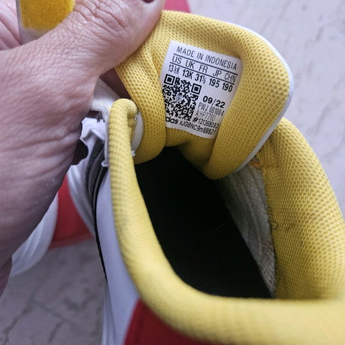 Αθλητικά Adidas σαν καινούργιο, άσπρα, με Mickey Mouse, νούμερα 31-32