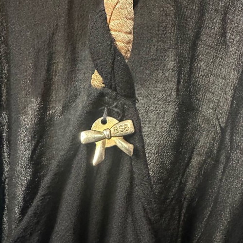 BSB airy top like new, black with gold-black braids