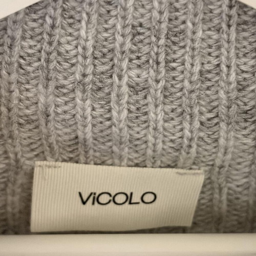 Vicolo Light Grey Knitted Top like new with Padded Shoulders