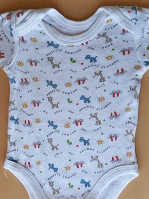 Κορμάκι λευκό κοντομάνικο σαν καινούργιο, μέγεθος 0-1Μ, 56εκ