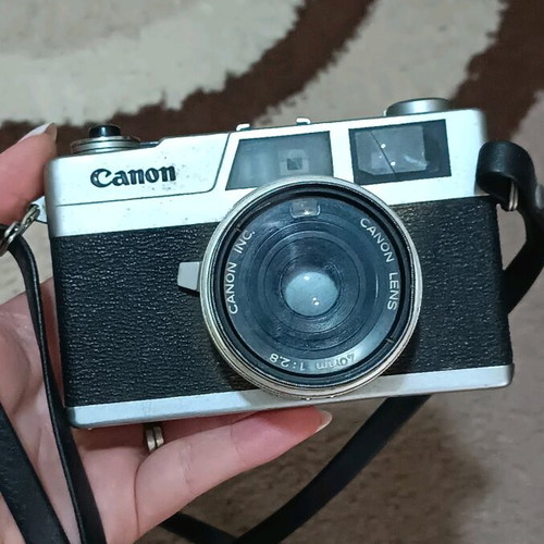 Canon Canonet 28 35mm film camera like new, circa 1968-1971