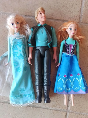 Frozen collectible dolls used, set of 3 with Elsa, Anna and prince