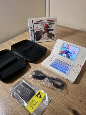 Nintendo DS Lite Polar White като нов с игра и аксесоари