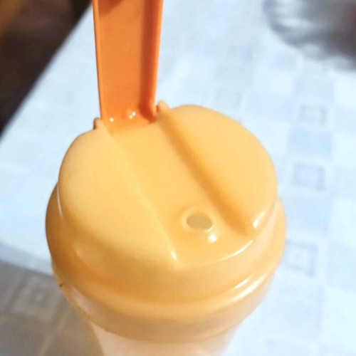 Tupperware shaker like new, classic orange