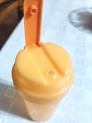 Tupperware shaker like new, classic orange