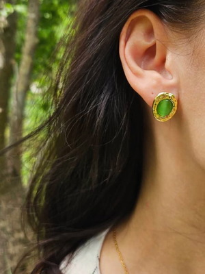 Steel earrings like new with vintage details, green and gold