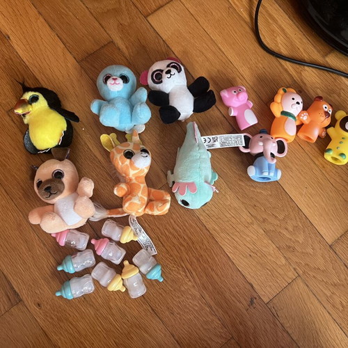 Plush dolls pack like new