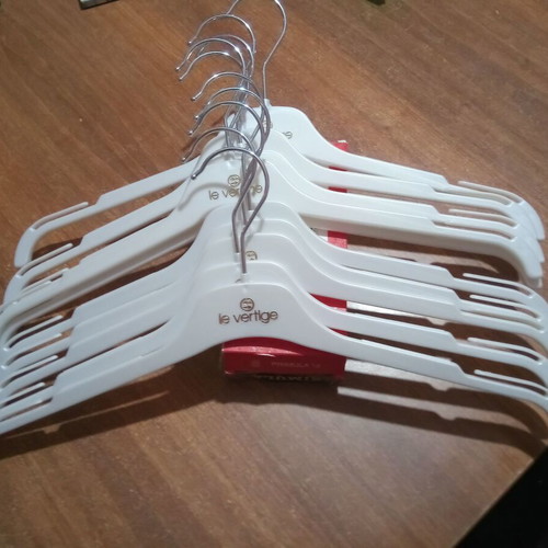 Store clothing hangers like new, pack of 14, white pearl