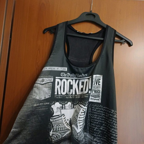 Iso sleeveless women's top rock style like new, black and white, size M