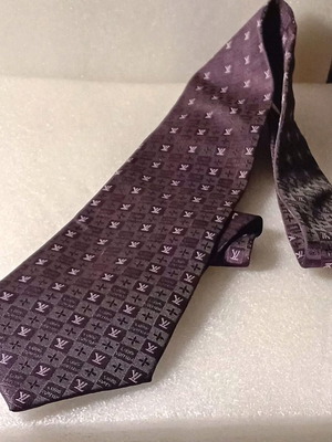 Louis Vuitton tie like new, dark purple