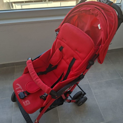 Lightweight stroller used, ideal for newborns up to 15 kg