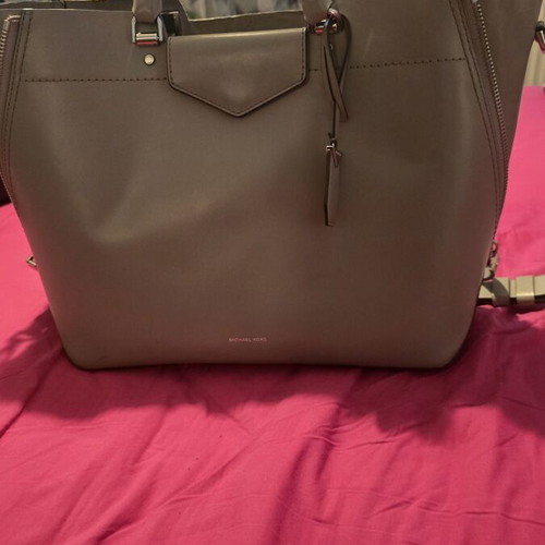 Mikael Kors handbag used, gray, large with adjustable zippers