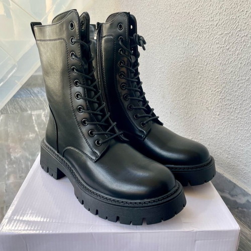 Women’s black new boots size 39 with laces and zipper