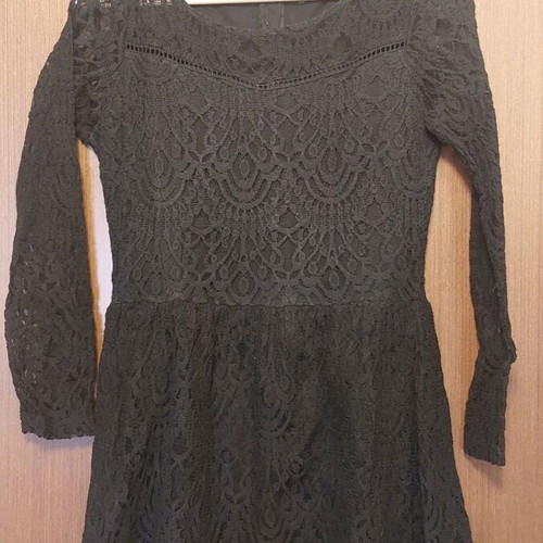 Mini black dress Sfera with lace size L like new