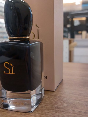 Si eau de parfum intense Giorgio Armani σχεδόν καινούριο