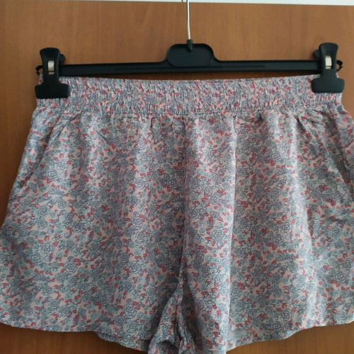 Benetton women's shorts used with floral pattern