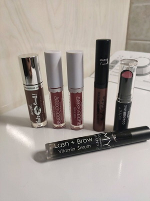 Σετ κραγιόν και serum lash and brow σαν καινούργια