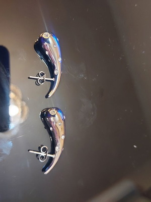 Earrings like new, silver color